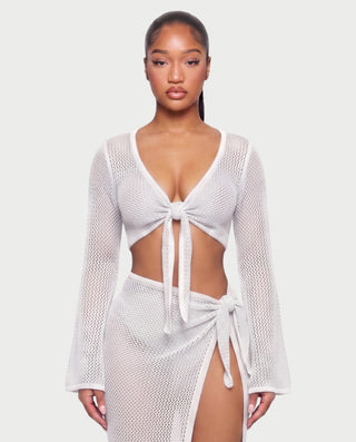 Vestido mini de malla con aberturas y detalle de cadena de JUVIA