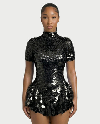 Vestido midi con flecos y escote pronunciado de LIRRA