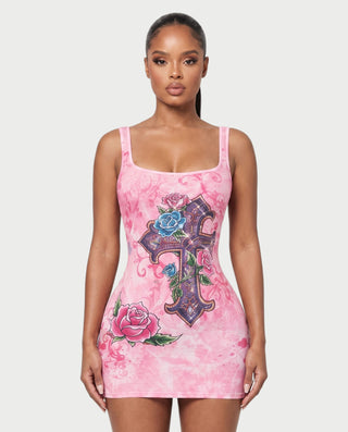 Vestido mini de malla con aberturas y detalle de cadena de JUVIA