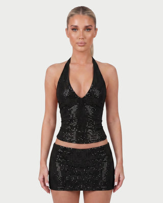 Vestido mini de malla con aberturas y detalle de cadena de JUVIA