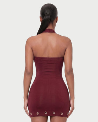Vestido mini de malla con aberturas y detalle de cadena de JUVIA
