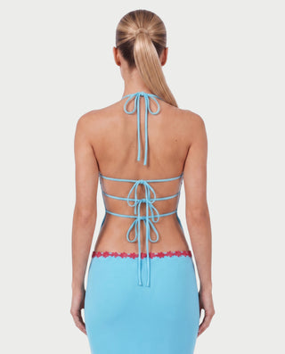Vestido mini de malla con aberturas y detalle de cadena de JUVIA