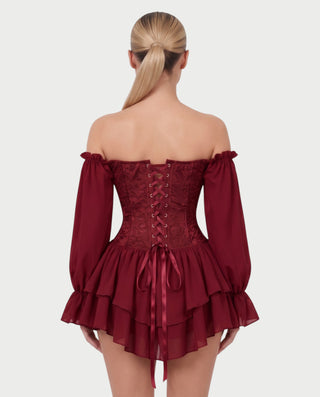 Vestido mini de malla con aberturas y detalle de cadena de JUVIA