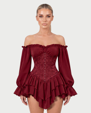 Vestido mini de malla con aberturas y detalle de cadena de JUVIA