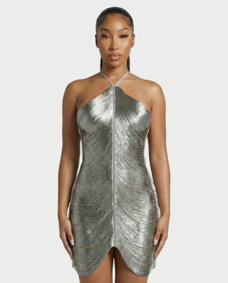 Vestido mini de malla con aberturas y detalle de cadena de JUVIA
