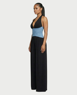 Mono de pierna ancha con cuello halter y espalda descubierta de AMARIS