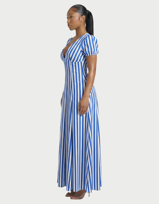 Vestido mini de malla con aberturas y detalle de cadena de JUVIA