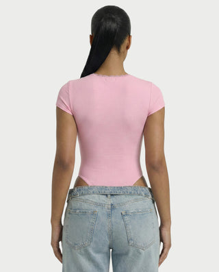 Mono de satén con plumas sintéticas y cuello en V profundo de LANNY