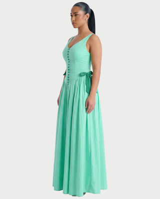 Vestido mini de malla con aberturas y detalle de cadena de JUVIA