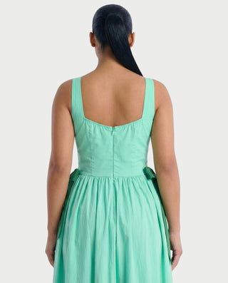 Vestido mini de malla con aberturas y detalle de cadena de JUVIA