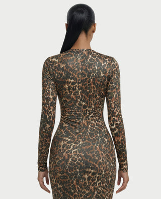 Vestido midi plisado de manga larga con estampado de leopardo de ALONA