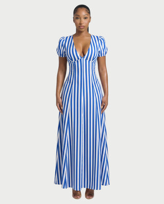 Vestido mini de malla con aberturas y detalle de cadena de JUVIA