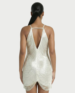 Vestido mini de malla con aberturas y detalle de cadena de JUVIA