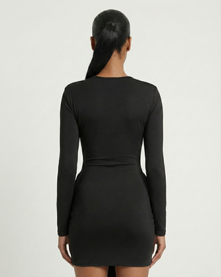 Vestido mini de manga larga con nudo delantero de ORIYA