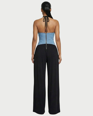 Mono de pierna ancha con cuello halter y espalda descubierta de AMARIS