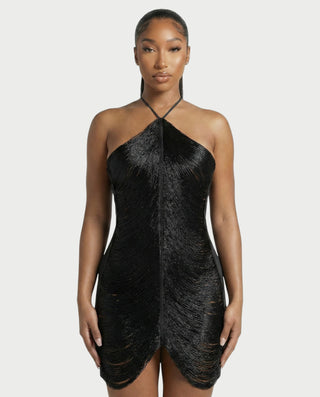 Vestido mini de malla con aberturas y detalle de cadena de JUVIA