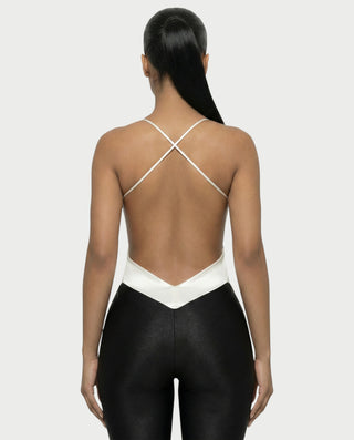 Mono NIANA de satén con aberturas retorcidas