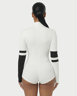 Mono ajustado de punto con cuello alto y cremallera de NICOLE