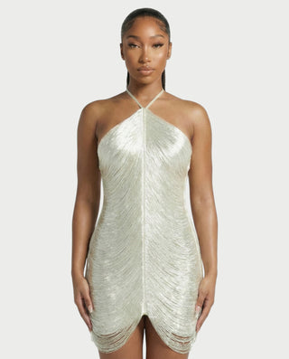 Vestido mini de malla con aberturas y detalle de cadena de JUVIA