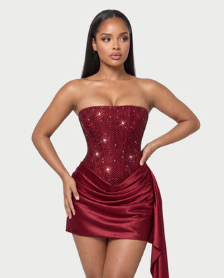Vestido mini de malla con aberturas y detalle de cadena de JUVIA