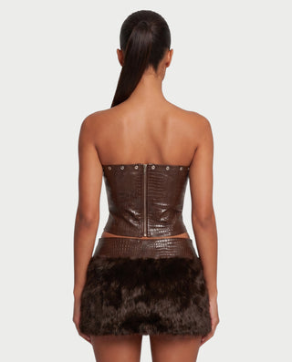 Vestido mini de malla con aberturas y detalle de cadena de JUVIA