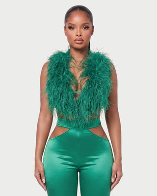 Conjunto de top sin espalda con plumas sintéticas y pantalones capri de KAYLIS