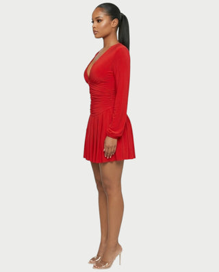 Vestido mini de malla con aberturas y detalle de cadena de JUVIA