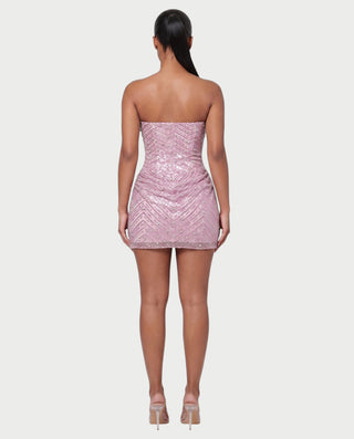Vestido mini de malla con aberturas y detalle de cadena de JUVIA