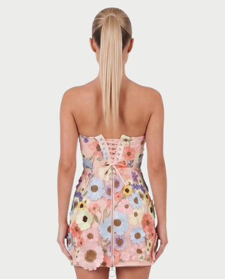Vestido mini de malla con aberturas y detalle de cadena de JUVIA