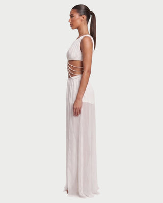 Vestido mini de malla con aberturas y detalle de cadena de JUVIA