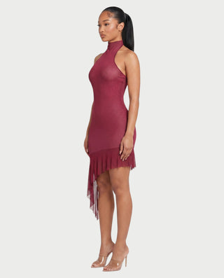 Vestido mini de malla con aberturas y detalle de cadena de JUVIA