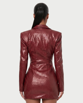 Vestido mini de malla con aberturas y detalle de cadena de JUVIA