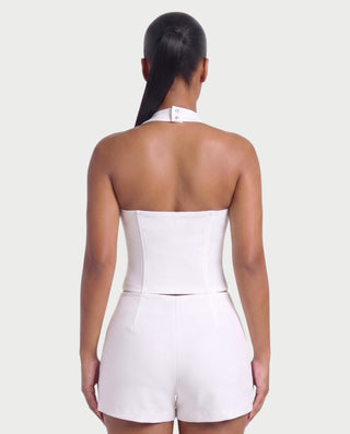 Vestido mini de malla con aberturas y detalle de cadena de JUVIA