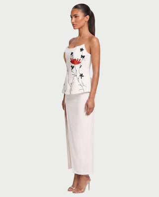 Vestido mini de malla con aberturas y detalle de cadena de JUVIA
