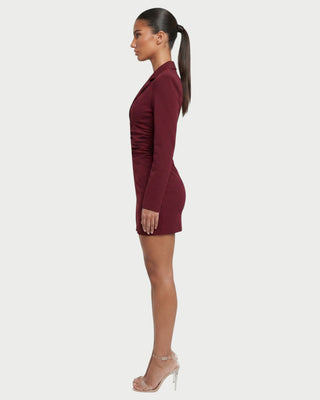 Vestido mini de malla con aberturas y detalle de cadena de JUVIA