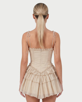 Vestido mini de malla con aberturas y detalle de cadena de JUVIA