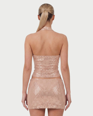 Vestido mini de malla con aberturas y detalle de cadena de JUVIA