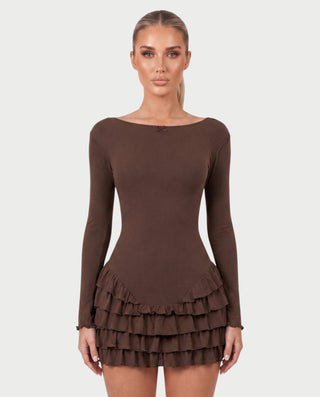 Vestido mini de malla con aberturas y detalle de cadena de JUVIA