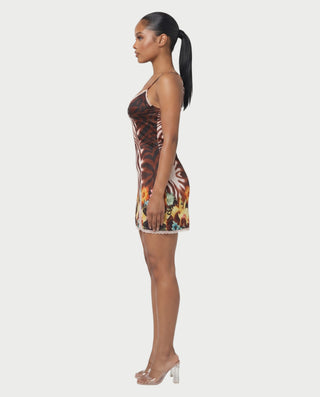 Vestido mini de malla con aberturas y detalle de cadena de JUVIA