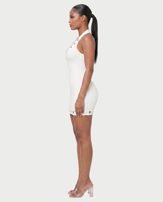 Vestido mini de malla con aberturas y detalle de cadena de JUVIA