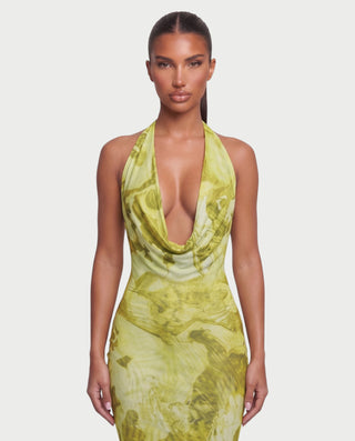 Vestido largo con cuello halter y estampado abstracto de NUVIA