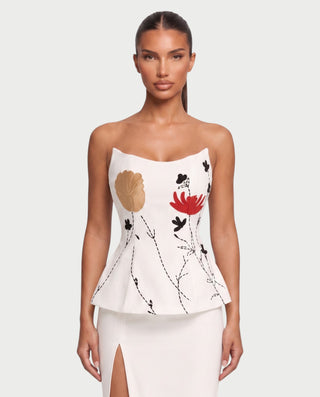 Vestido mini de malla con aberturas y detalle de cadena de JUVIA
