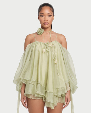 Vestido mini de malla con aberturas y detalle de cadena de JUVIA