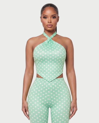 Vestido mini de malla con aberturas y detalle de cadena de JUVIA