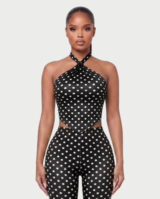 Vestido mini de malla con aberturas y detalle de cadena de JUVIA