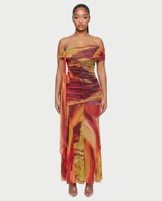 Vestido mini de malla con aberturas y detalle de cadena de JUVIA