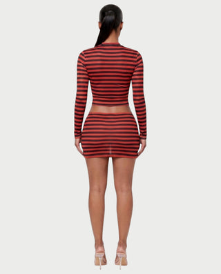Vestido mini de malla con aberturas y detalle de cadena de JUVIA