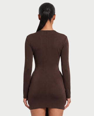 Vestido mini de manga larga con nudo delantero de ORIYA