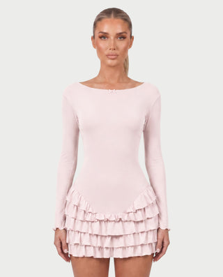 Vestido mini de malla con aberturas y detalle de cadena de JUVIA