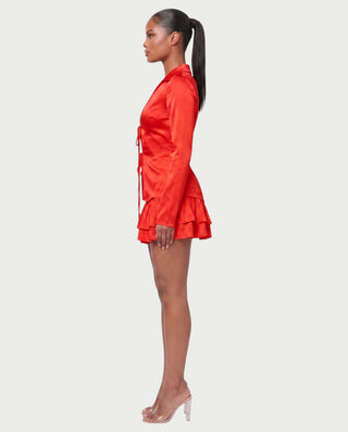 Vestido mini de malla con aberturas y detalle de cadena de JUVIA
